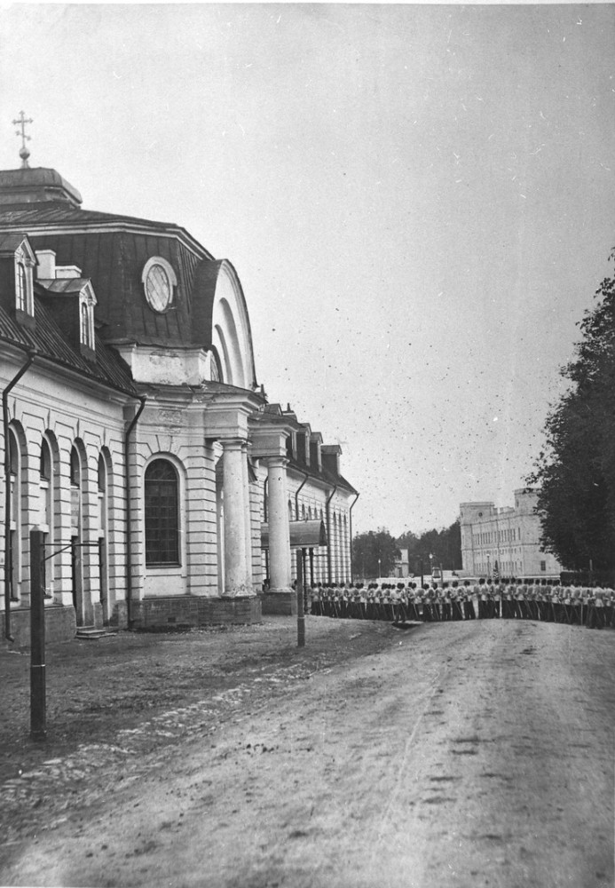 Фасад казарм л.-гв. Кирасирского полка. До 1917 года